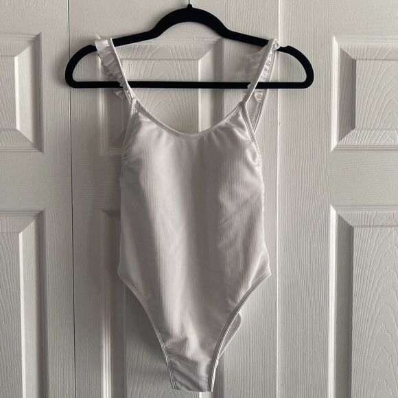 NWT Xhilaration Juniors' Ribbed Ruffle Shoulder One Piece Swimsuit, White,‎ S - Picture 1 of 8